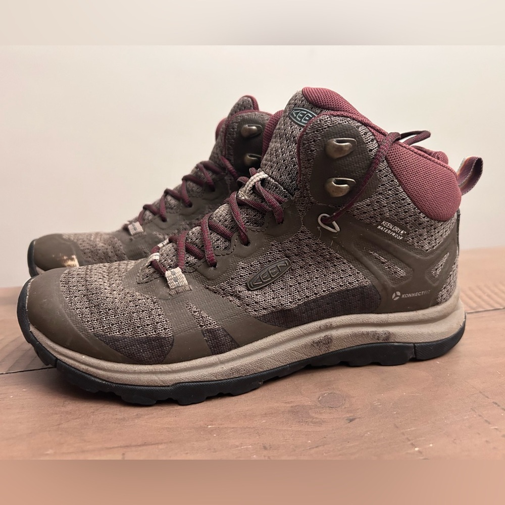 Keen Women’s KonnectFit Waterproof Hiking‎ Boots - Size 6